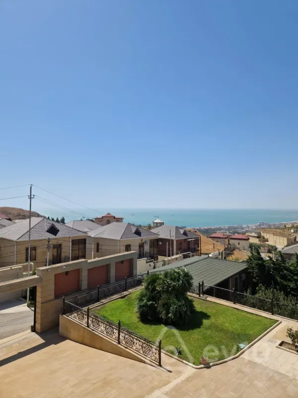 Kirayə verilir 6 otaqlı həyət evi 300 m²