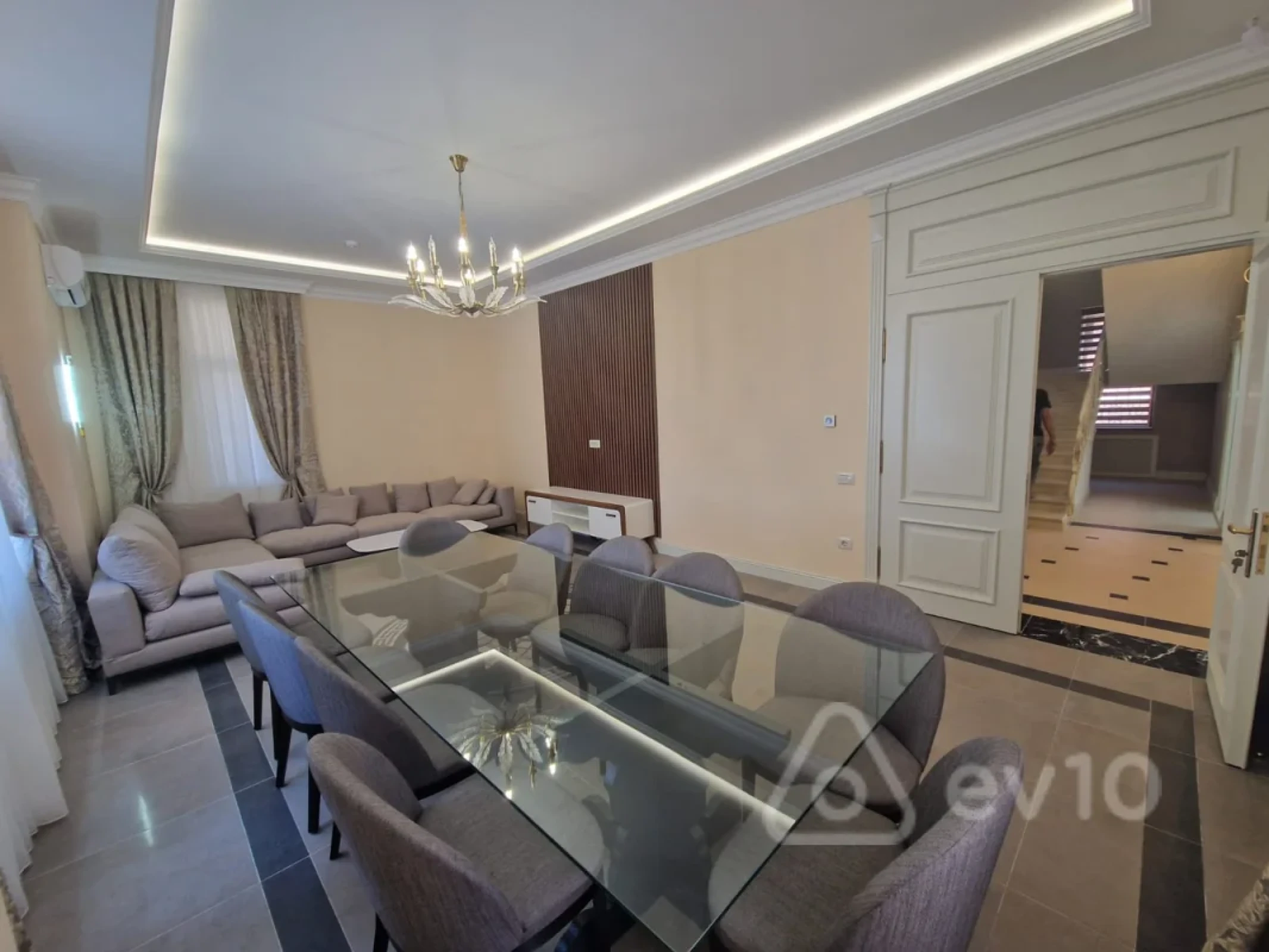 Kirayə verilir 6 otaqlı həyət evi 300 m²