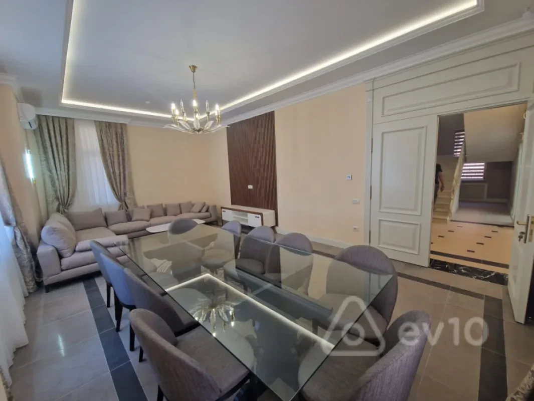 Kirayə verilir 6 otaqlı həyət evi 300 m²