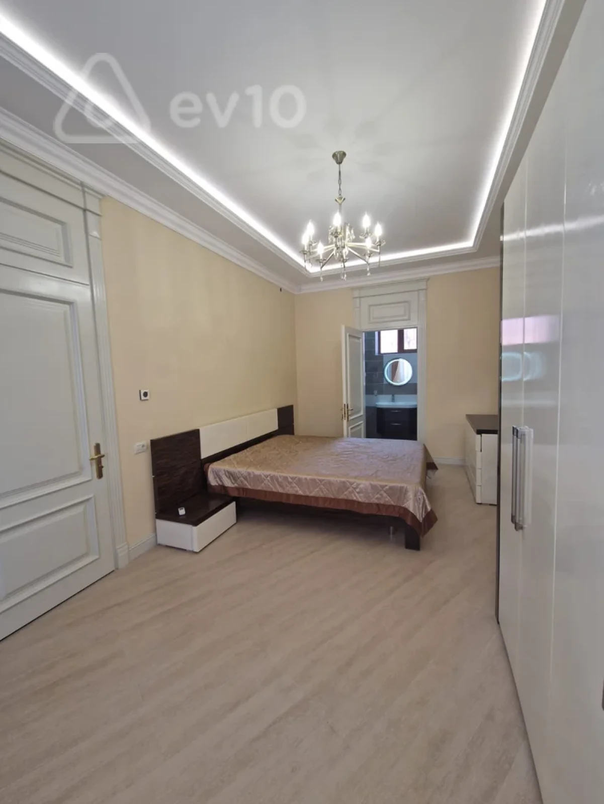 Kirayə verilir 6 otaqlı həyət evi 300 m²