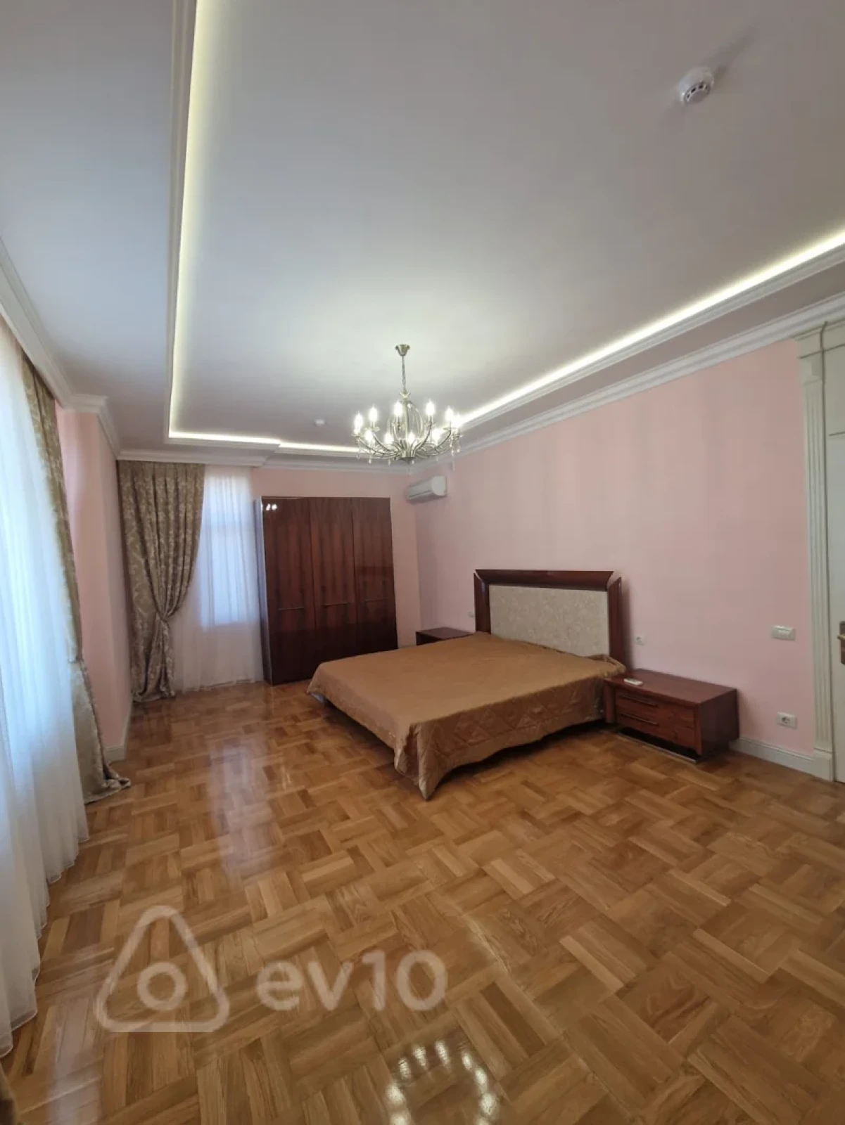 Kirayə verilir 6 otaqlı həyət evi 300 m²