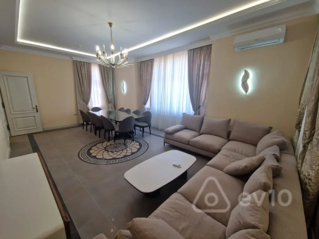 Kirayə verilir 6 otaqlı həyət evi 300 m²