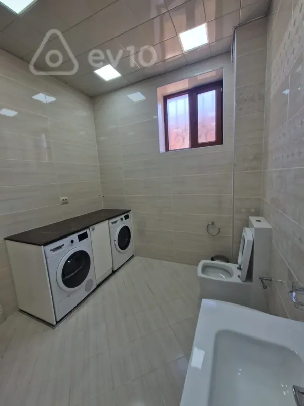 Kirayə verilir 6 otaqlı həyət evi 300 m²