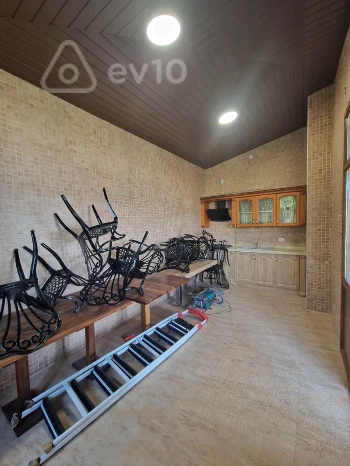 Kirayə verilir 6 otaqlı həyət evi 300 m²