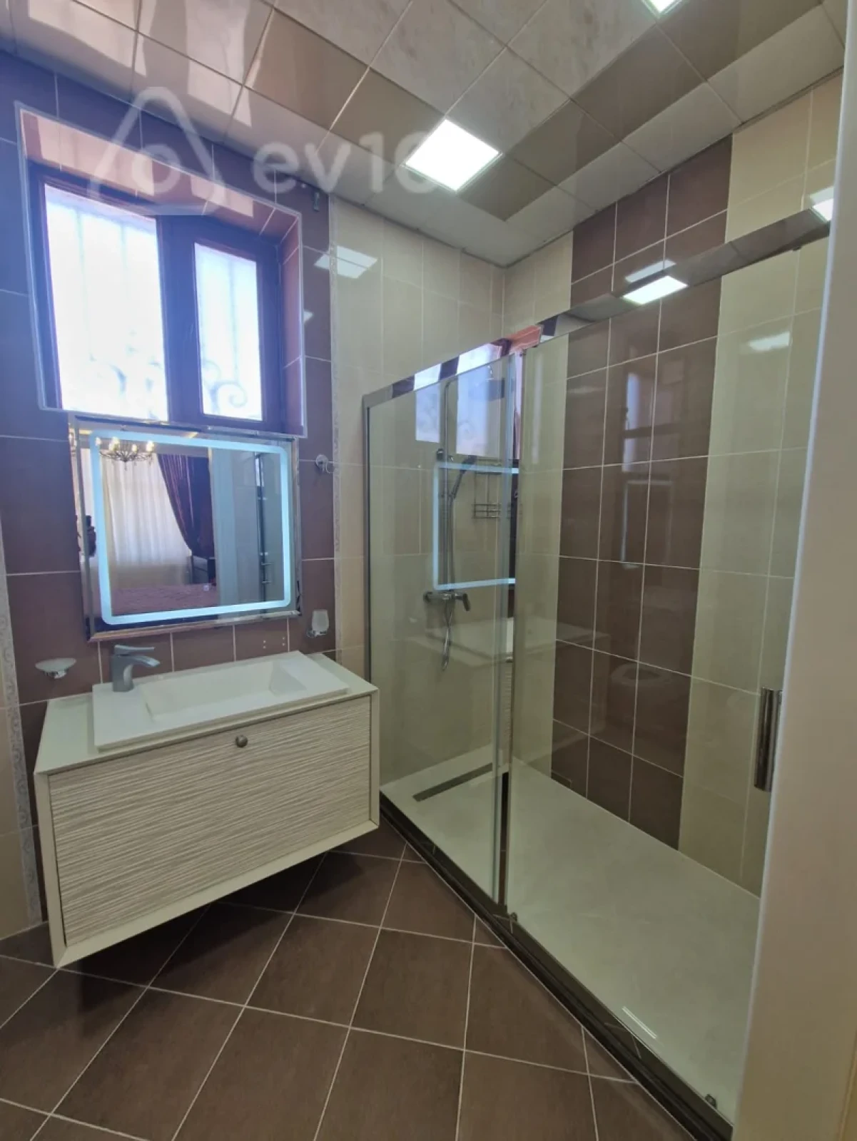 Kirayə verilir 6 otaqlı həyət evi 300 m²