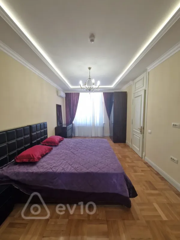 Kirayə verilir 6 otaqlı həyət evi 300 m²