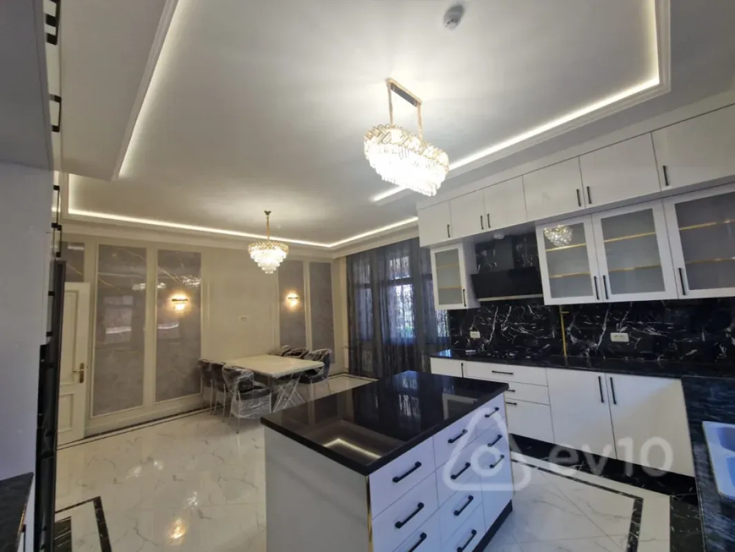 Kirayə verilir 6 otaqlı həyət evi 300 m²