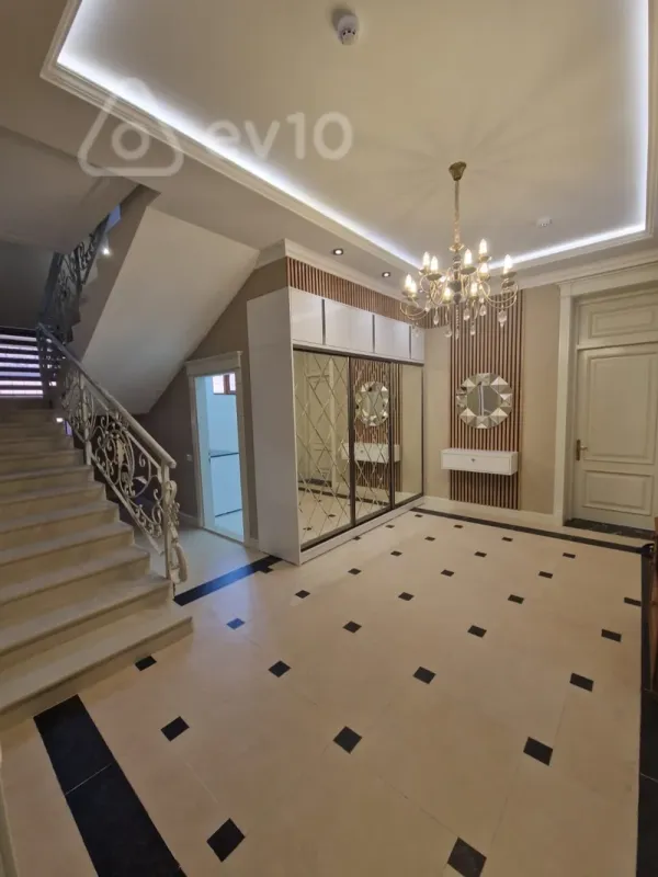 Kirayə verilir 6 otaqlı həyət evi 300 m²