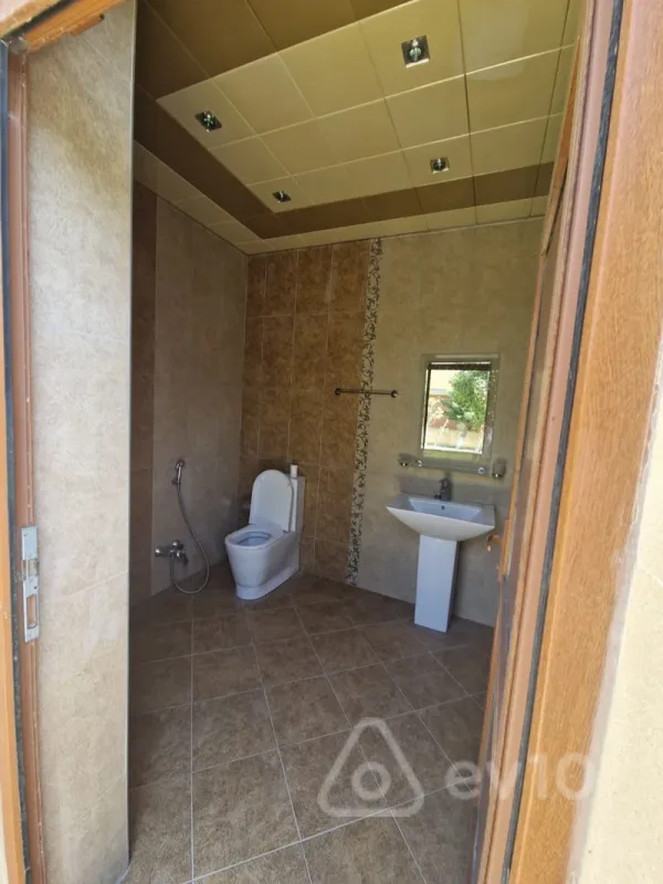 Kirayə verilir 6 otaqlı həyət evi 300 m²