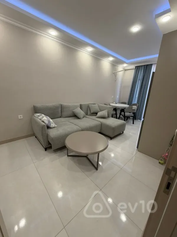 Kirayə verilir 2 otaqlı yeni tikili 65 m²