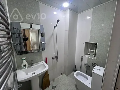 Kirayə verilir 2 otaqlı yeni tikili 60 m²