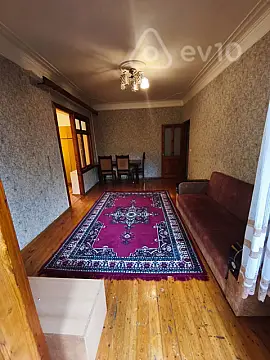 Kirayə verilir 2 otaqlı köhnə tikili 60 m²