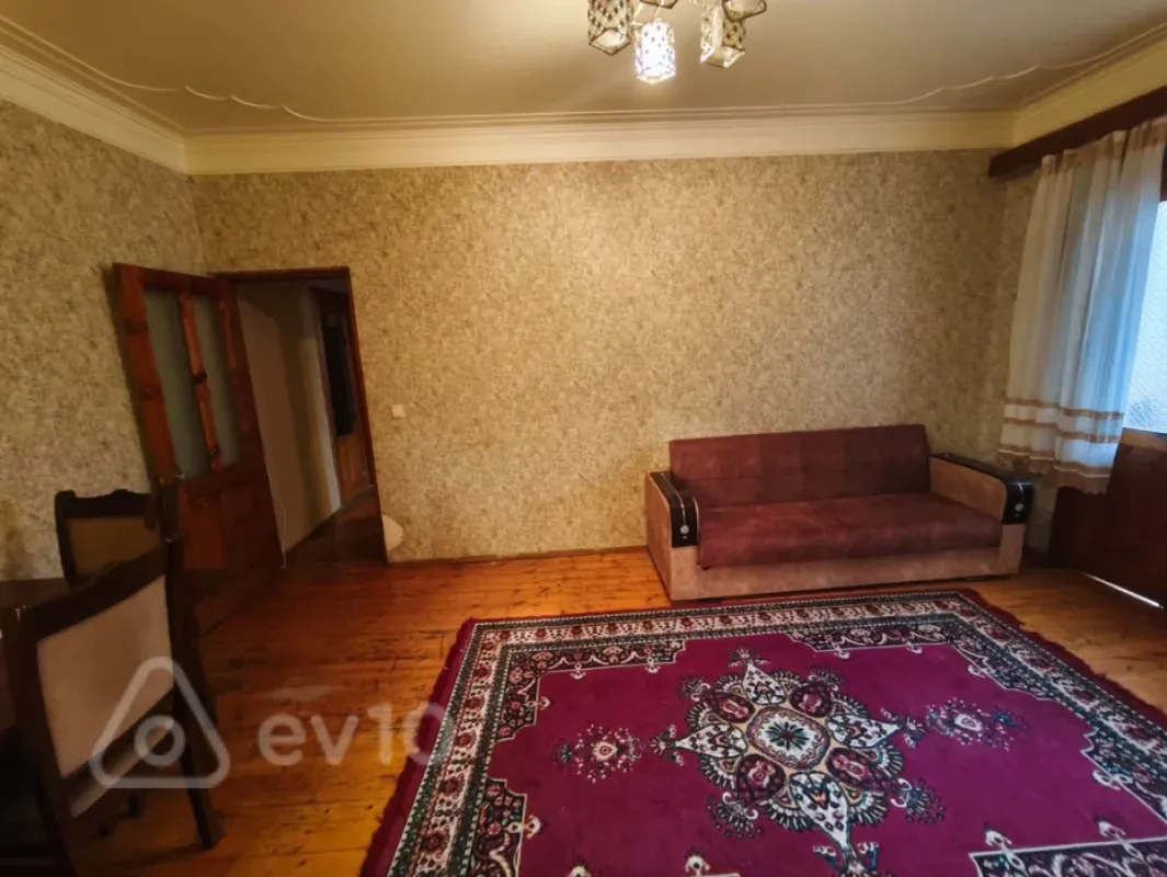 Kirayə verilir 2 otaqlı köhnə tikili 60 m²