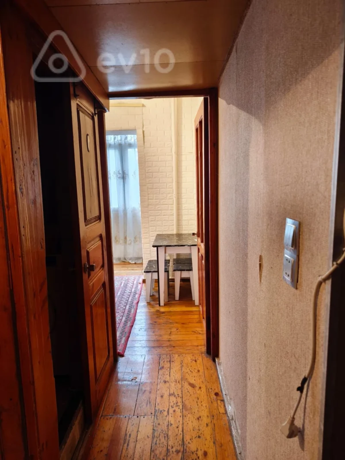 Kirayə verilir 2 otaqlı köhnə tikili 60 m²