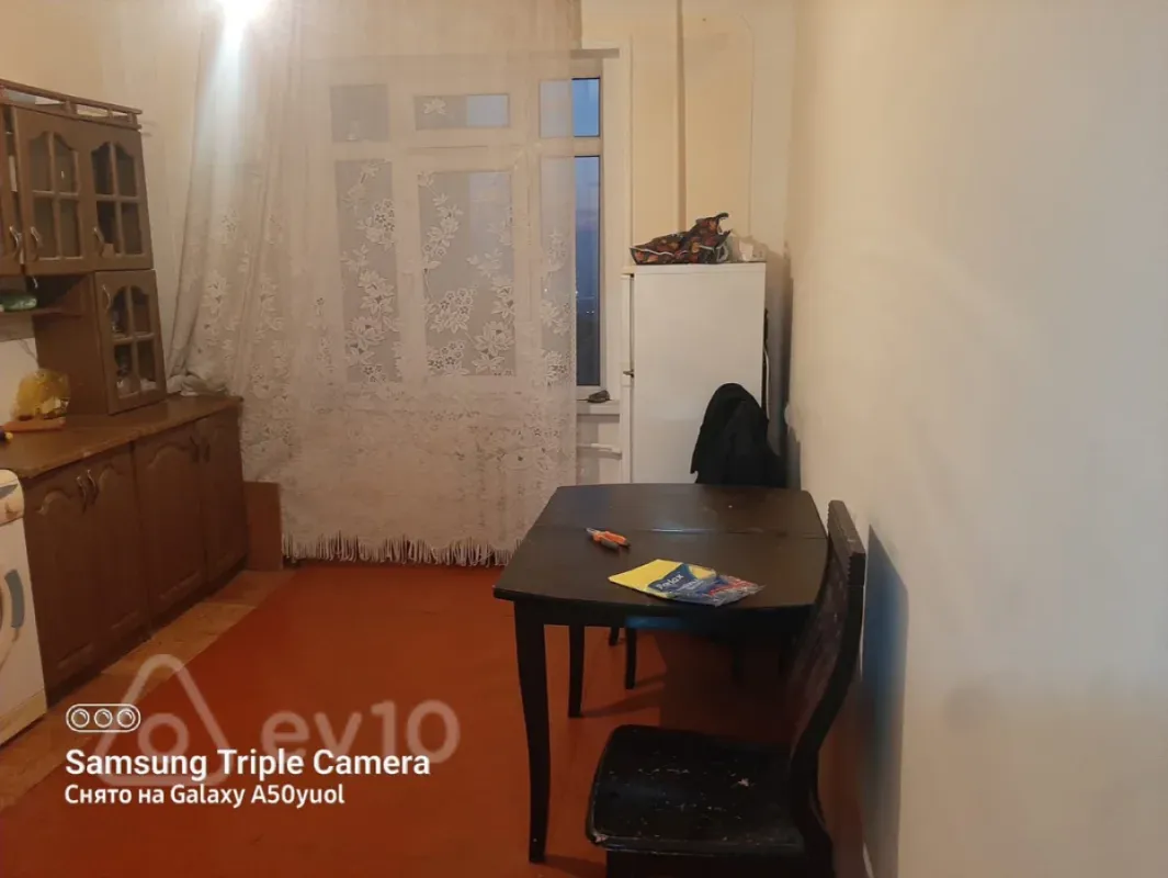 Kirayə verilir 2 otaqlı köhnə tikili 60 m²