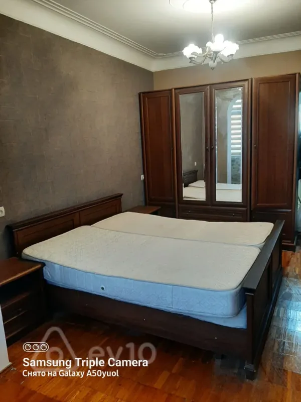 Kirayə verilir 2 otaqlı köhnə tikili 60 m²