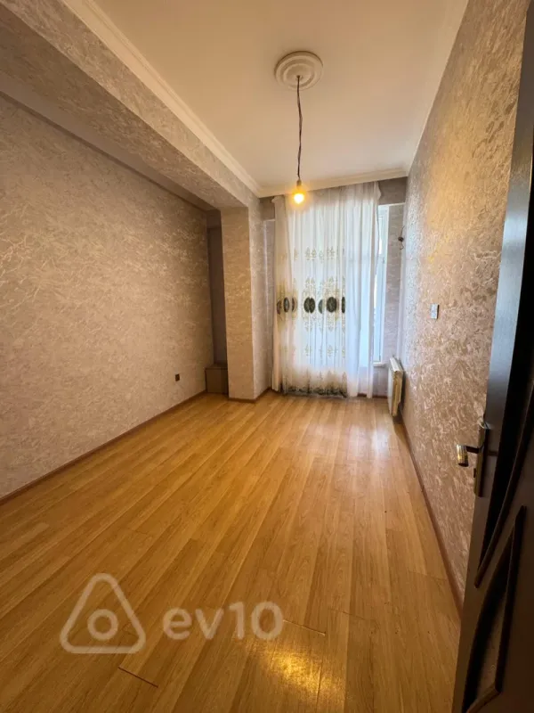 Kirayə verilir 3 otaqlı yeni tikili 120 m²