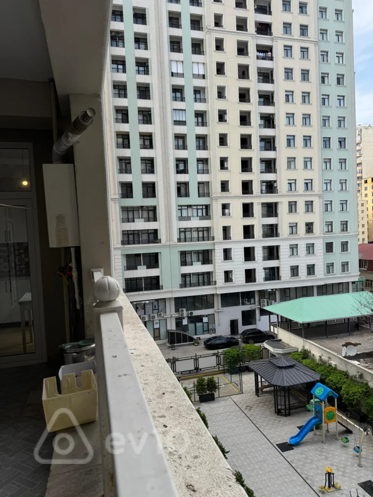 Kirayə verilir 3 otaqlı yeni tikili 120 m²