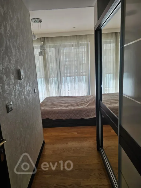 Kirayə verilir 4 otaqlı yeni tikili 200 m²