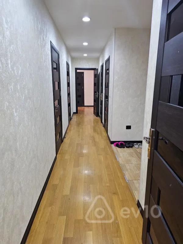 Kirayə verilir 4 otaqlı yeni tikili 200 m²