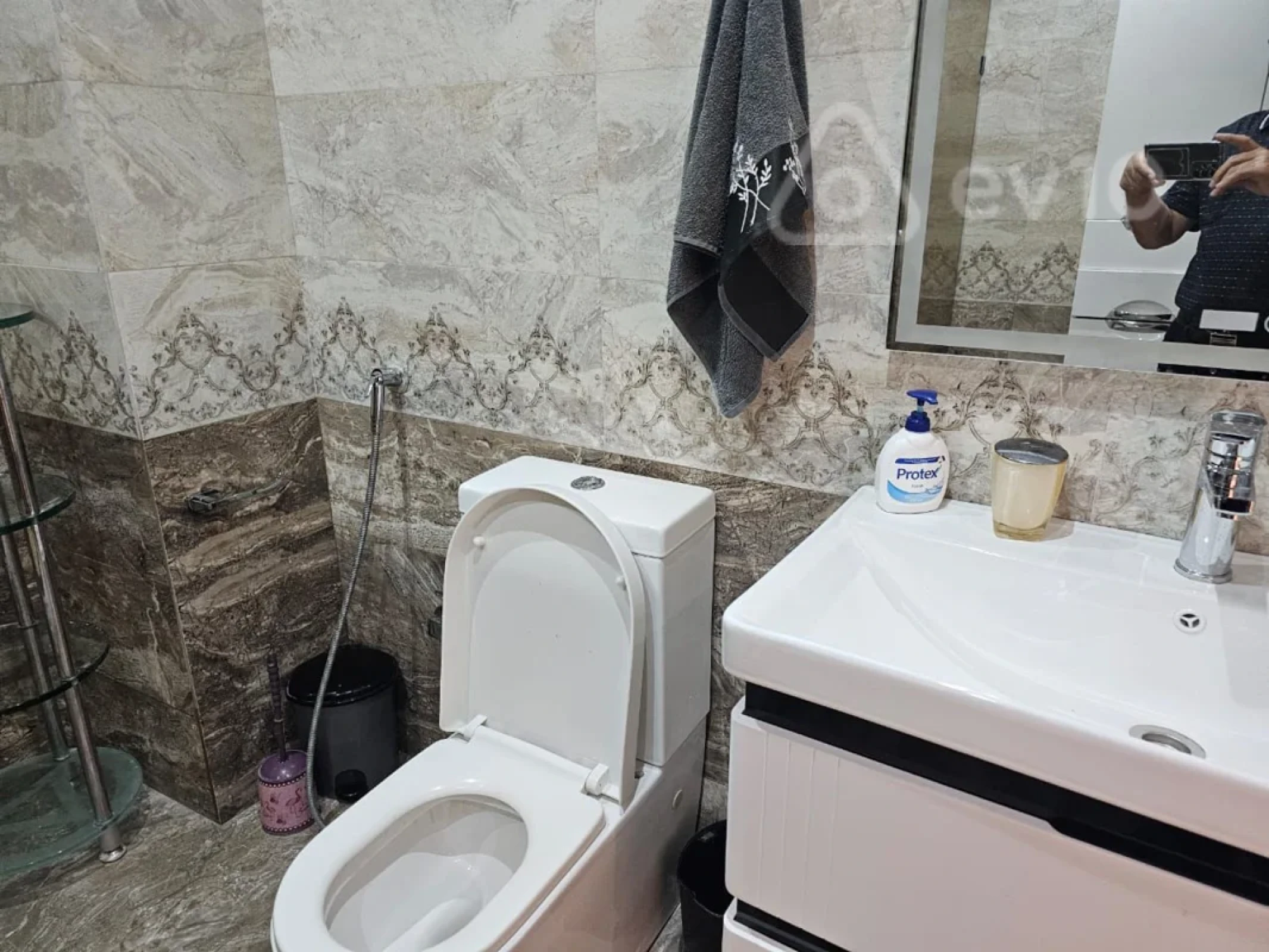 Kirayə verilir 4 otaqlı yeni tikili 200 m²