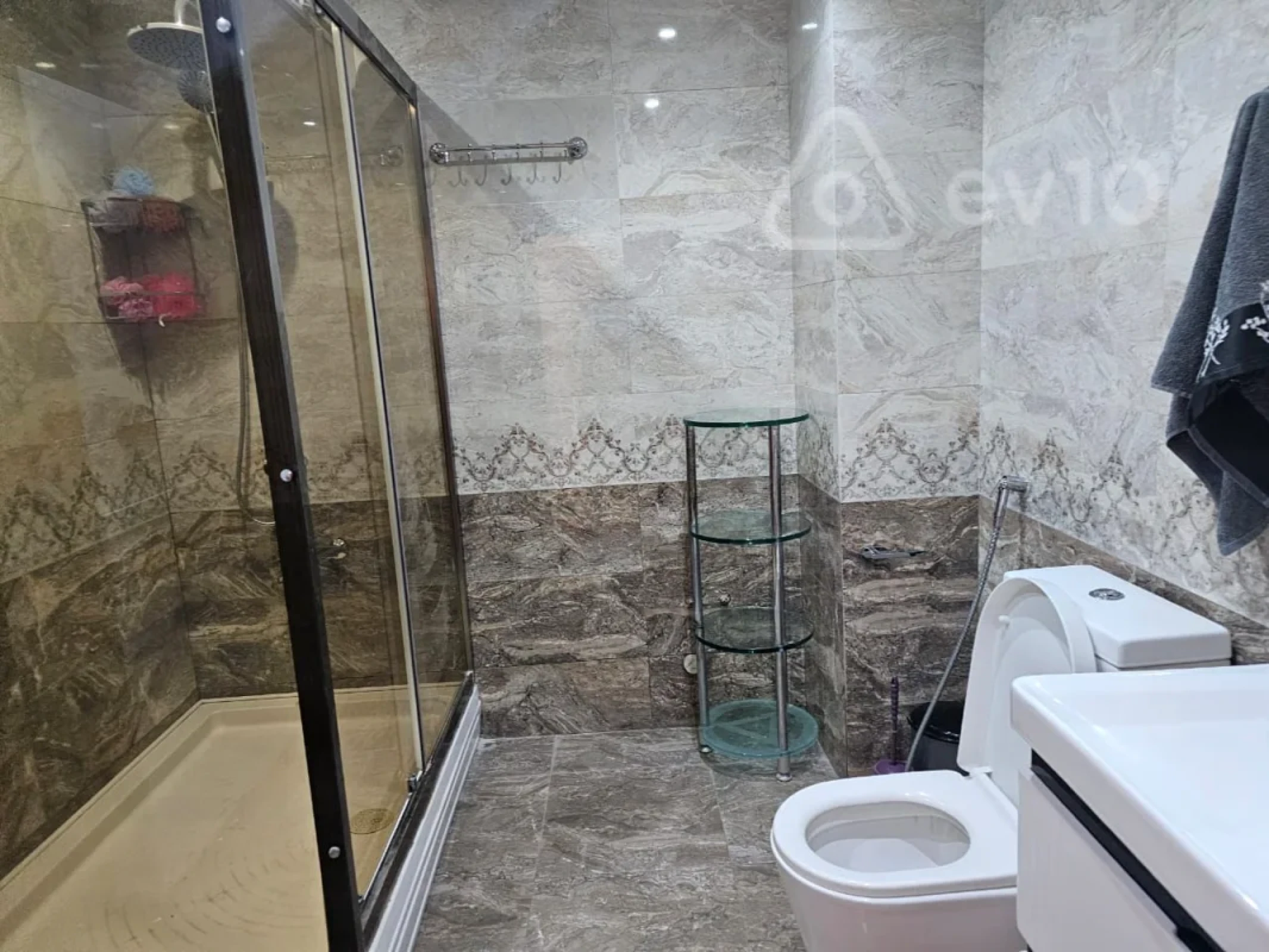 Kirayə verilir 4 otaqlı yeni tikili 200 m²