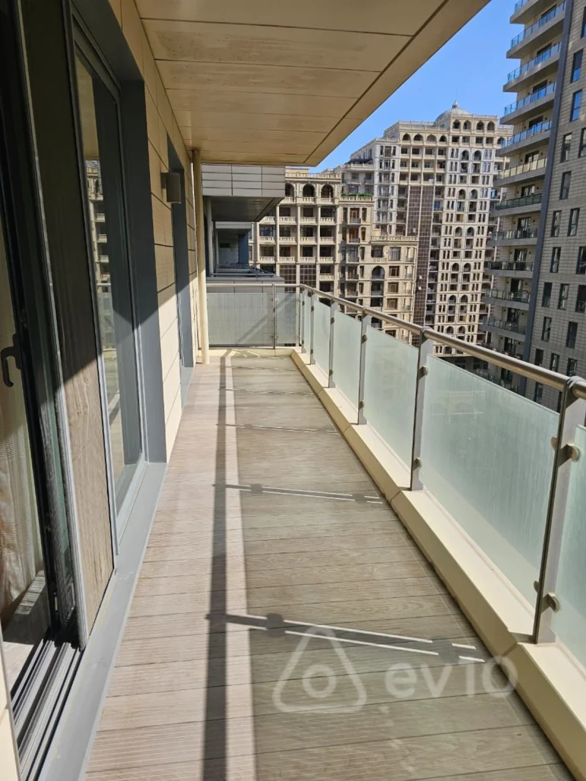 Kirayə verilir 4 otaqlı yeni tikili 200 m²