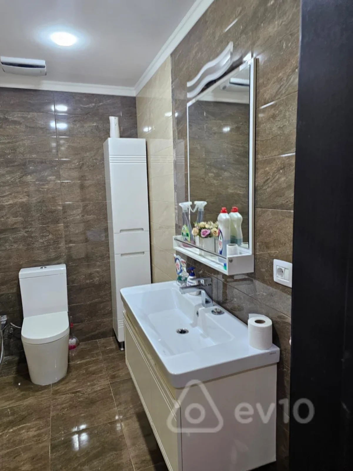 Kirayə verilir 4 otaqlı yeni tikili 200 m²