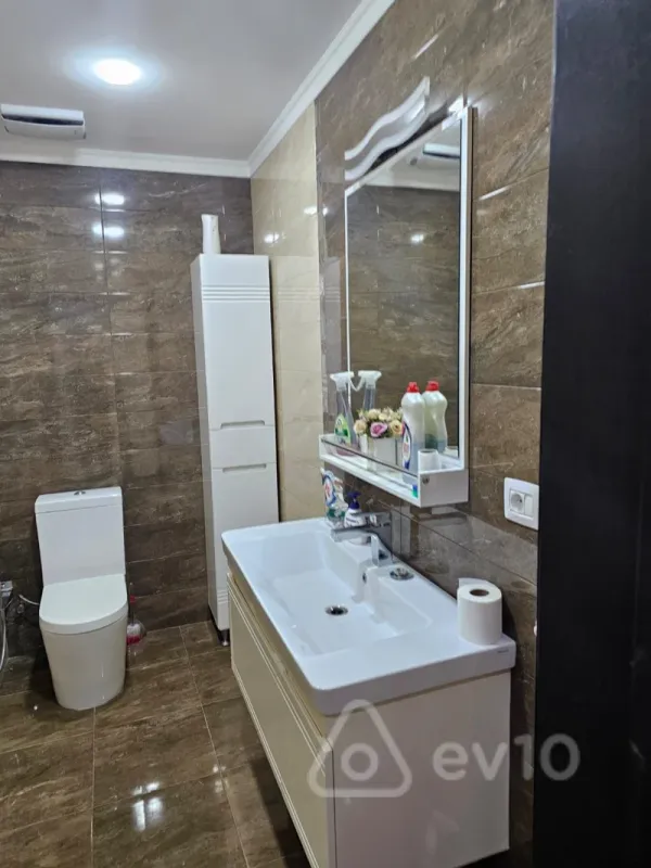 Kirayə verilir 4 otaqlı yeni tikili 200 m²