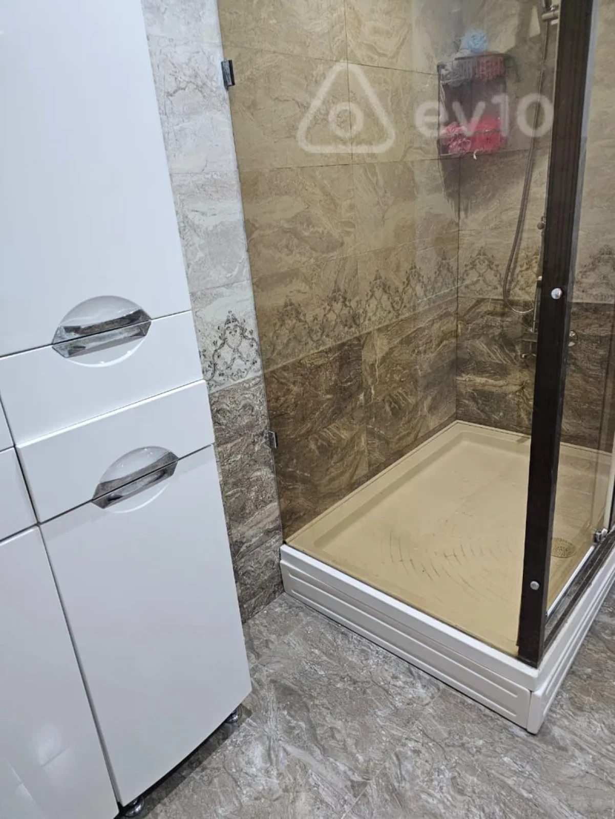 Kirayə verilir 4 otaqlı yeni tikili 200 m²