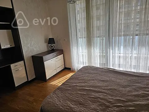 Kirayə verilir 4 otaqlı yeni tikili 200 m²