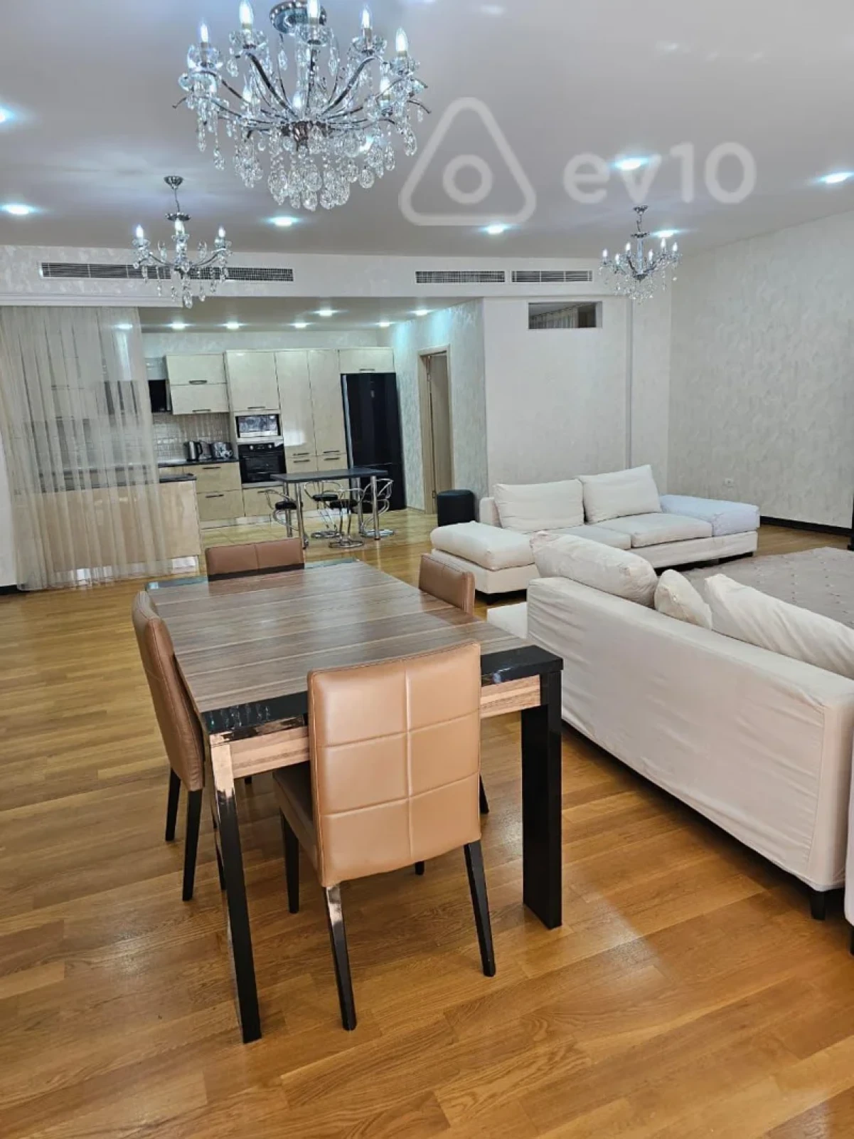 Kirayə verilir 4 otaqlı yeni tikili 200 m²