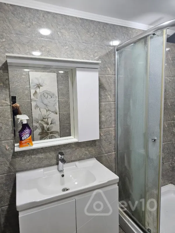 Kirayə verilir 4 otaqlı yeni tikili 200 m²