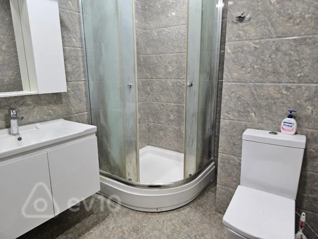 Kirayə verilir 4 otaqlı yeni tikili 200 m²