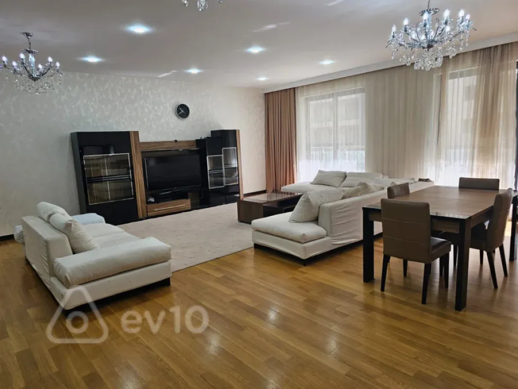 Kirayə verilir 4 otaqlı yeni tikili 200 m²