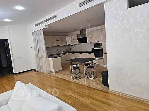 Kirayə verilir 4 otaqlı yeni tikili 200 m²