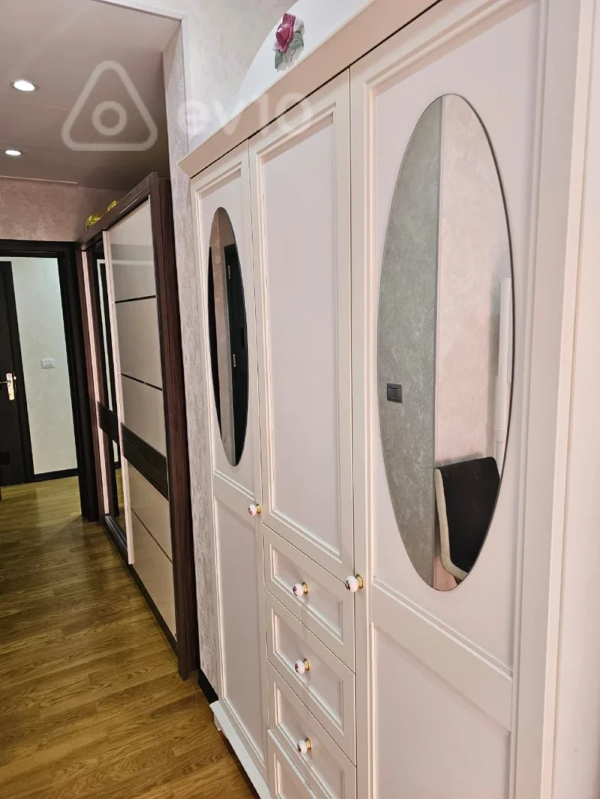 Kirayə verilir 4 otaqlı yeni tikili 200 m²