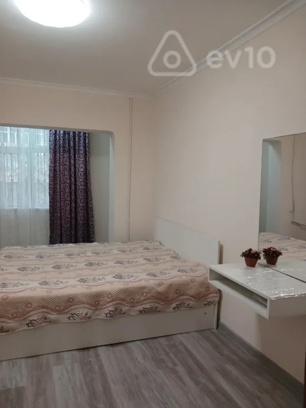 Kirayə verilir 2 otaqlı köhnə tikili 70 m²