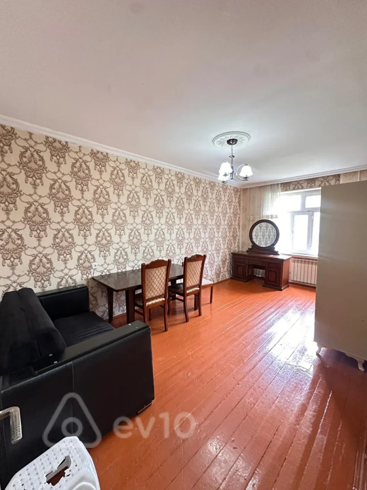 Kirayə verilir 2 otaqlı köhnə tikili 60 m²