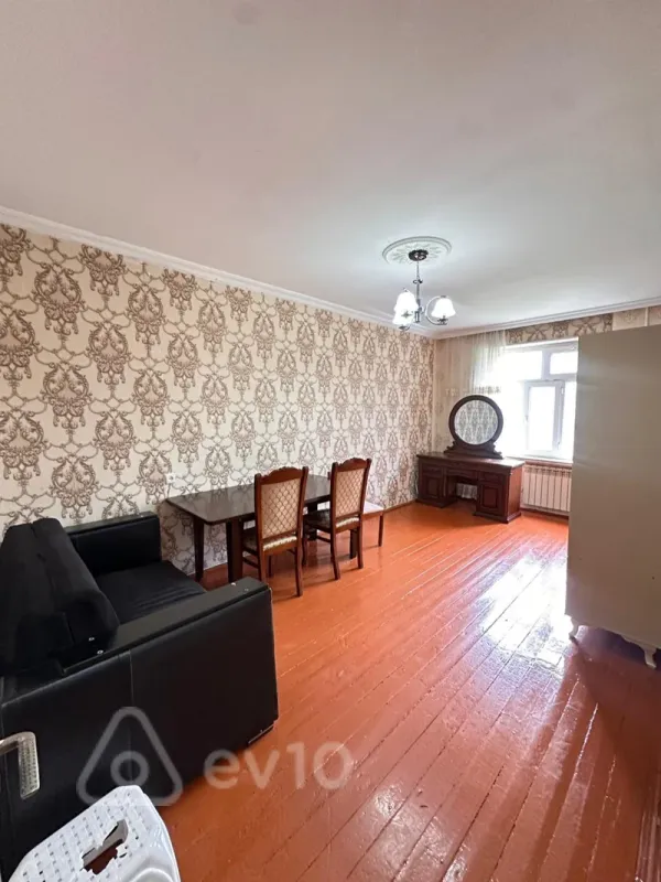 Kirayə verilir 2 otaqlı köhnə tikili 60 m²