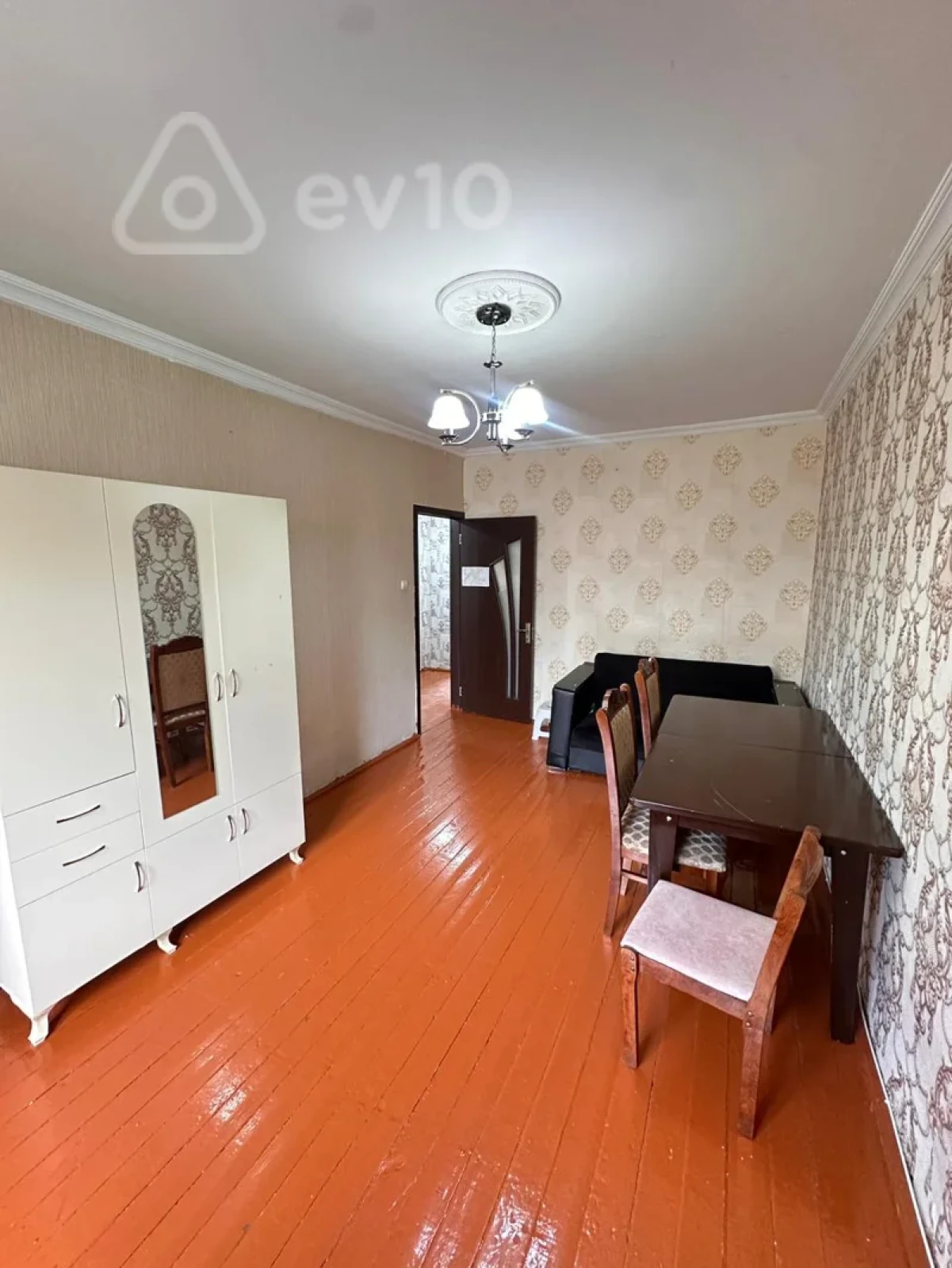 Kirayə verilir 2 otaqlı köhnə tikili 60 m²