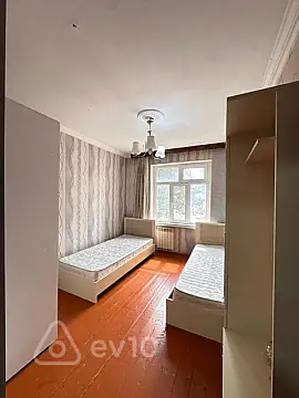 Kirayə verilir 2 otaqlı köhnə tikili 60 m²