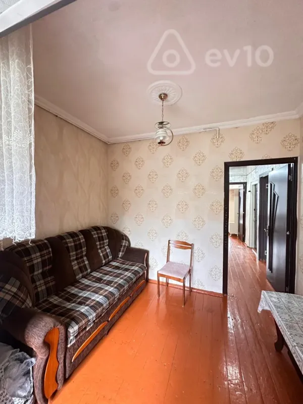 Kirayə verilir 2 otaqlı köhnə tikili 60 m²