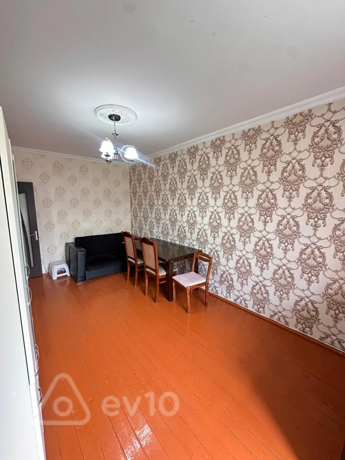 Kirayə verilir 2 otaqlı köhnə tikili 60 m²