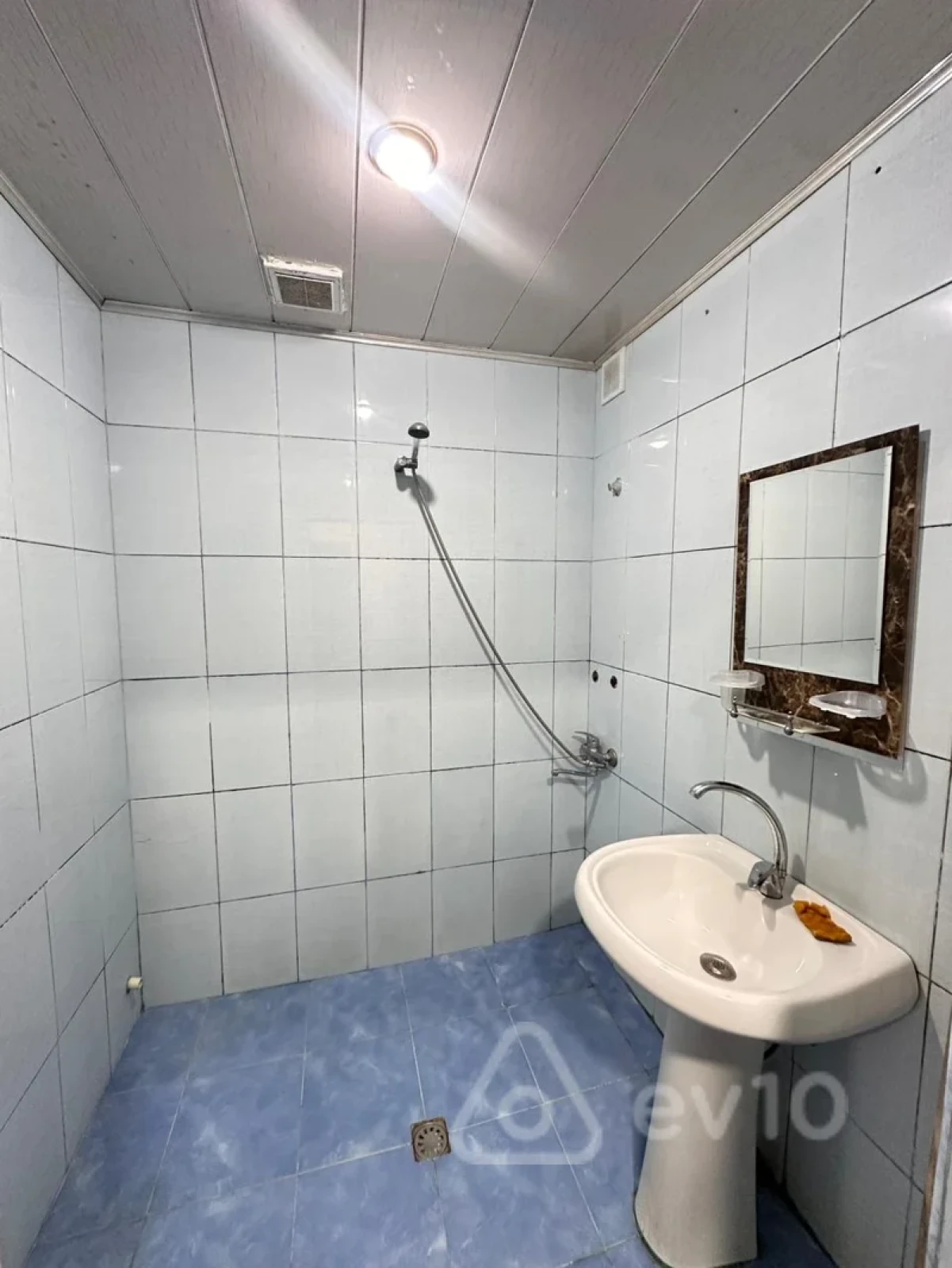 Kirayə verilir 2 otaqlı köhnə tikili 60 m²