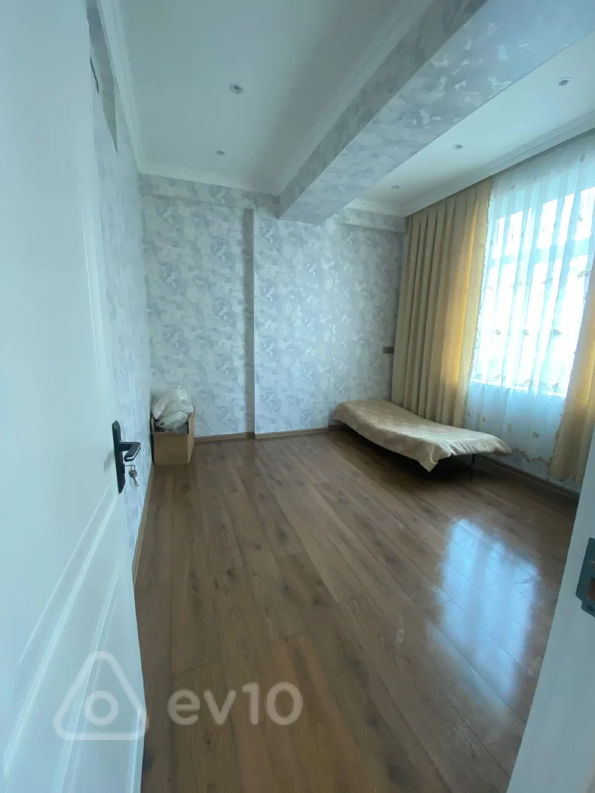 Kirayə verilir 3 otaqlı yeni tikili 75 m²