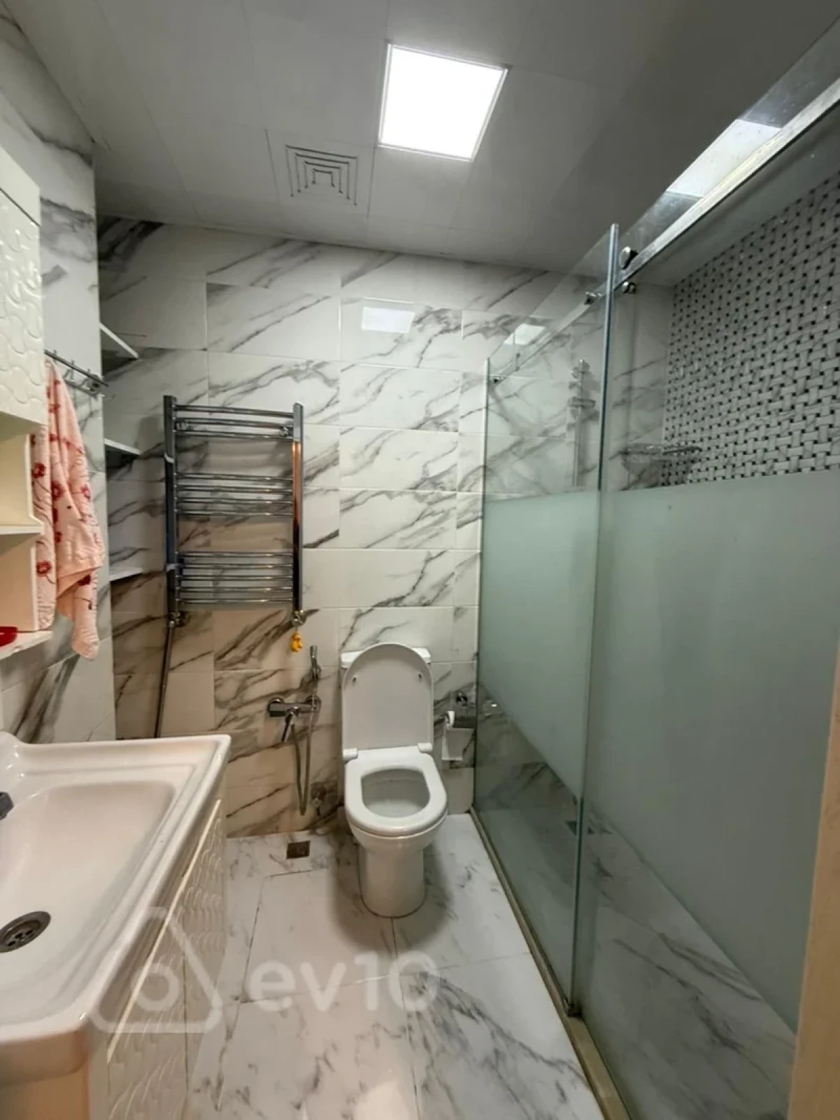 Kirayə verilir 2 otaqlı yeni tikili 60 m²