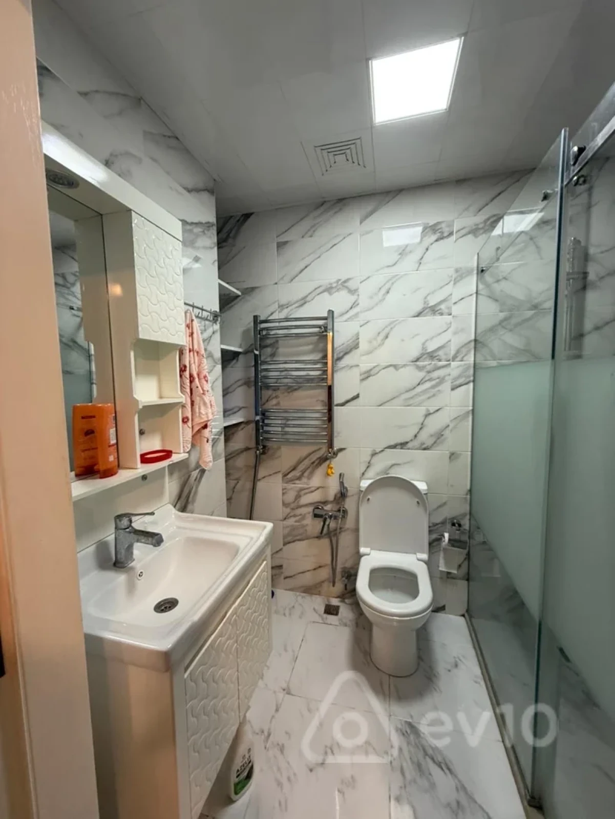 Kirayə verilir 2 otaqlı yeni tikili 60 m²