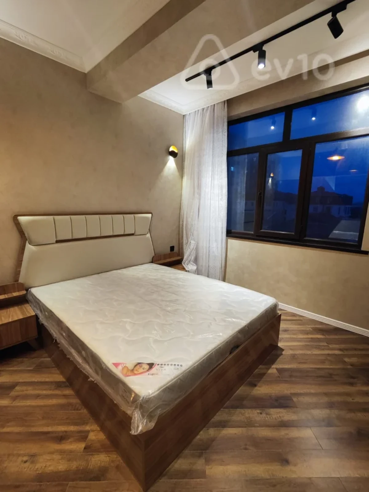 Kirayə verilir 2 otaqlı yeni tikili 70 m²