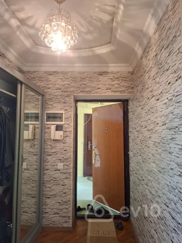 Kirayə verilir 4 otaqlı köhnə tikili 110 m²
